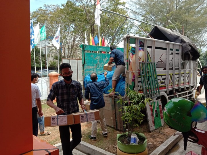 Surat Suara Pilkada Bontang Tiba Dijaga Ketat Polisi Bersenjata