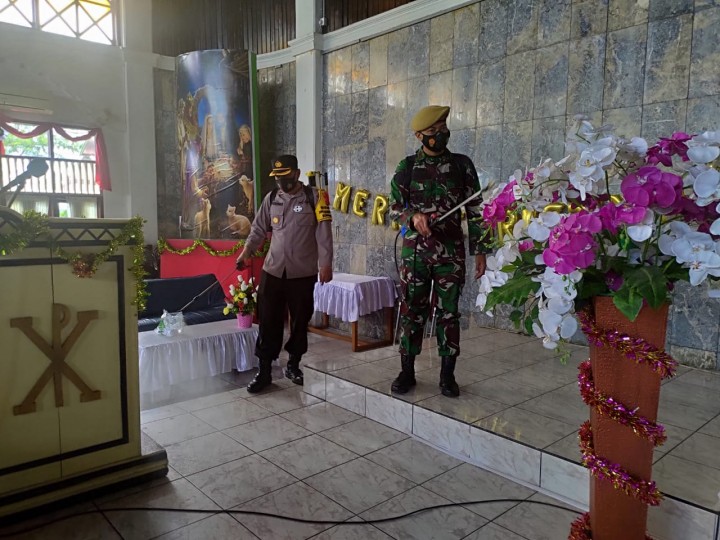 Jelang Natal, 40 Gereja di Bontang Disemprot Disinfektan