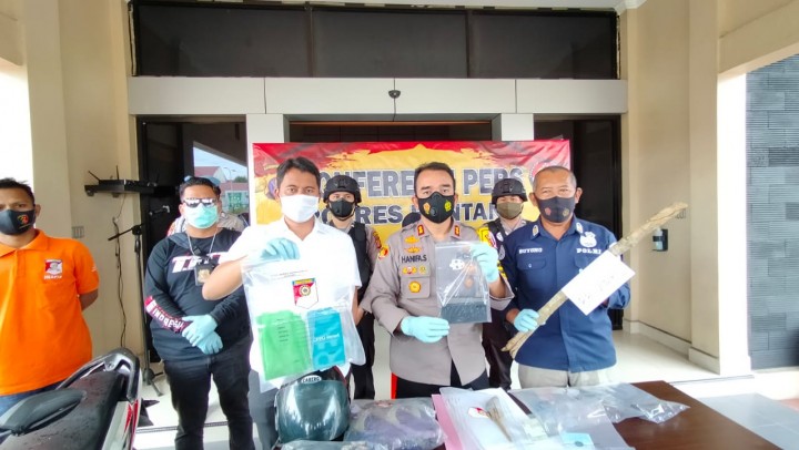 Modus COD, Pelaku Ancam Korban Pakai Badik dan Rampas HP