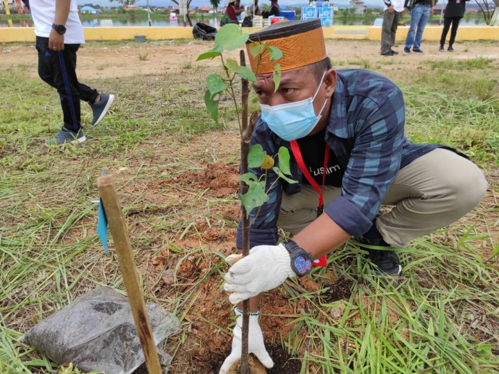 Peringati Hari Pers, Aliansi Jurnalis Kutim Gelar Aksi Tanam Pohon