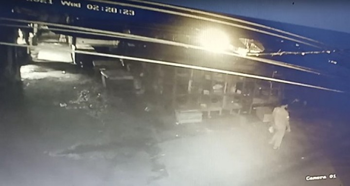 Pria yang Tertangkap Kamera Bawa Bungkusan Klarifikasi, Pria : Itu Saya Bawa Makanan