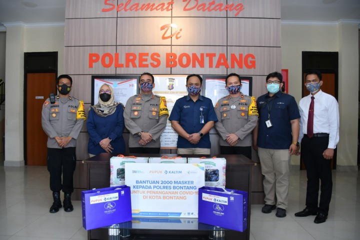 Sinergi ! Pupuk Kaltim Salurkan 2 Ribu Masker ke Polres Bontang