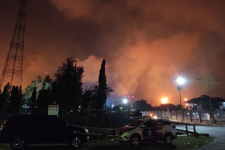Kilang Minyak Pertamina di Balongan Diduga Terbakar akibat Petir