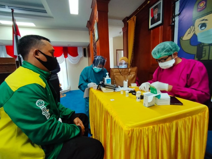 Was-Was Diawal, Driver Ojol Bontang Ini Langsung Percaya Usai Disuntik Vaksin