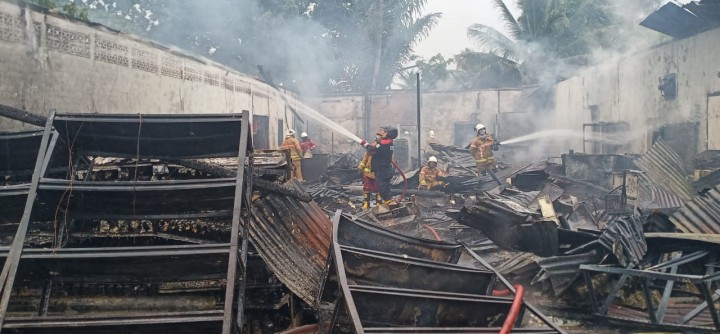 Api Melalap Toko Roti, 3 KK Kehilangan Tempat Tinggal