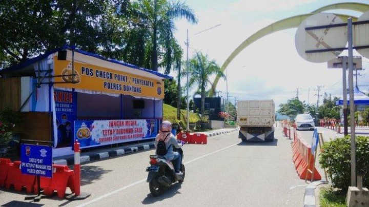 Cegah Pemudik, Polisi Berjaga di Tugu Selamat Datang Bontang dan Patroli di 2 Akses Utama