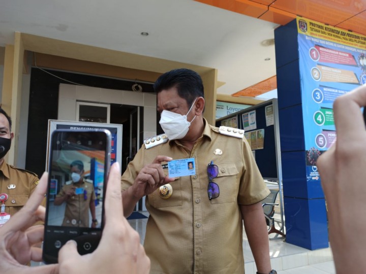 Datangi Disdukcapil, Basri Ubah Status di e-KTP jadi Wali Kota, 10 Menit Jadi