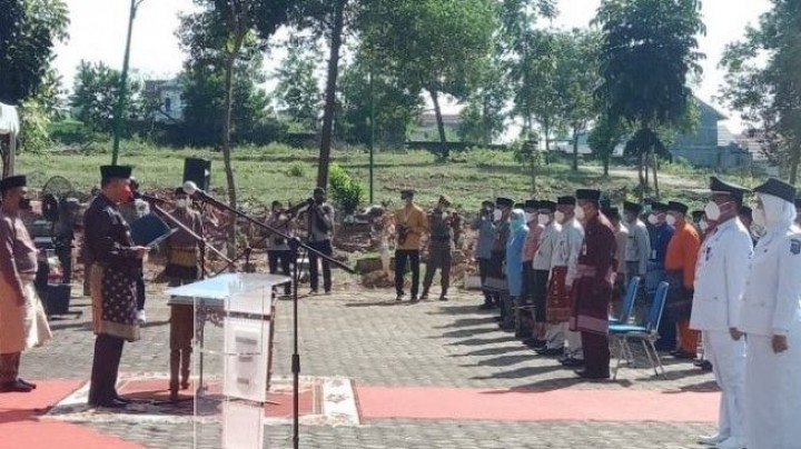 Wali Kota Jambi Lantik 135 Pejabatnya di Kuburan Covid-19 