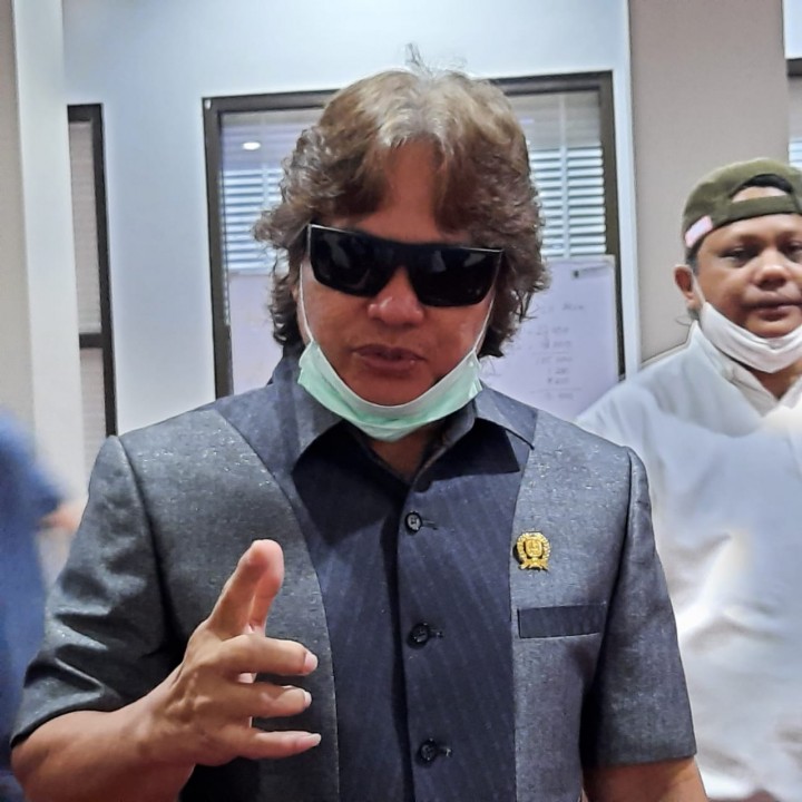 Dewan Kritik Insentif Nakes yang Belum Dibayar