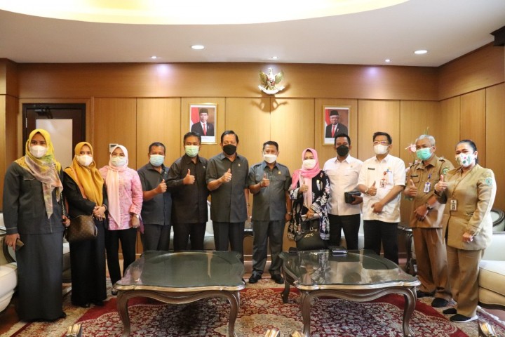DPRD Kaltim Terima Kunjungan Bapemperda Balikpapan 