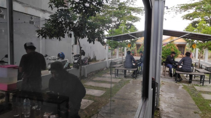 Pengunjung Hanya Boleh Makan di Tempat Hingga Pukul 5 Sore