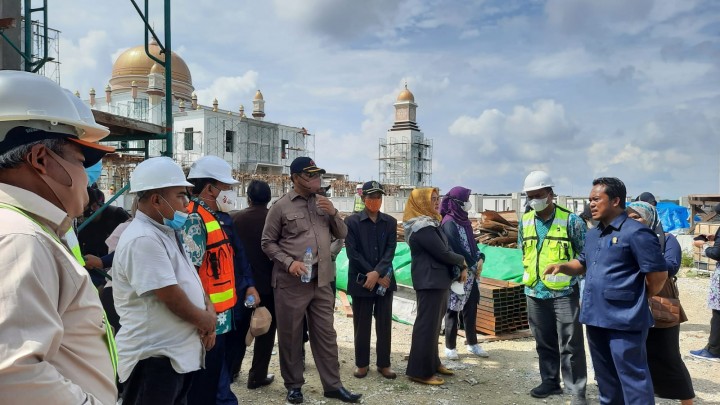 Antisipasi Diseruduk Kapal, Komisi III Minta Sisi Masjid Terapung Dipasang Pancang