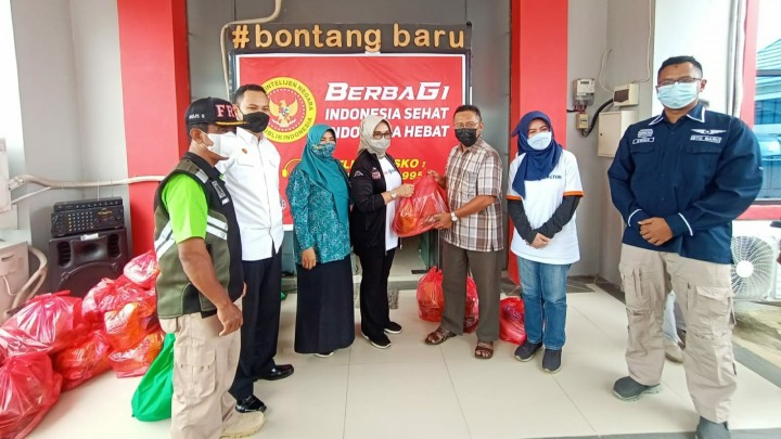 Komunitas Indonesia Hebat Kembali Salurkan Sembako ke Warga Isoman