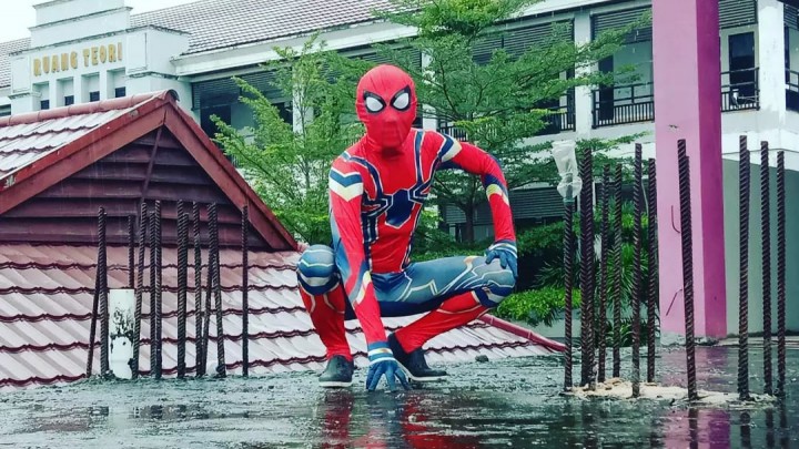 Spiderman Jalanan dari Bontang, Karyawan Perusahaan yang Hibur Warga karena Hobi Cosplay
