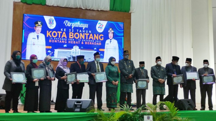 11 Orang Pemrakarsa Kota Bontang Terima Penghargaan dari Pemkot