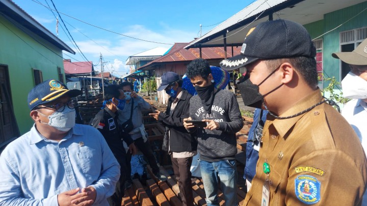 Anggota DPR RI Irwan Fecho Tinjau Proyek Jembatan Program Kotaku di Bontang Kuala