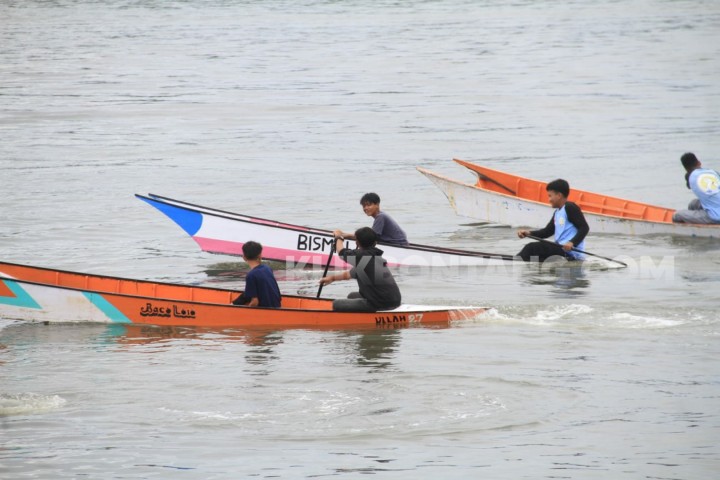 Lomba Balap Perahu di Selambai Diikuti 70 Pembalap Pesisir