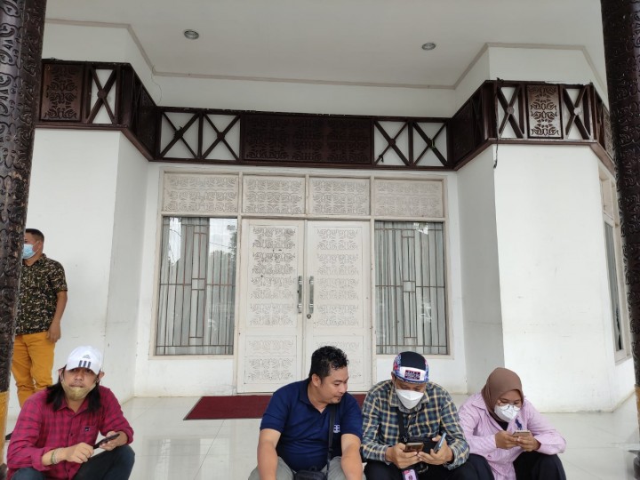 Pelantikan Tertutup, Jurnalis Dikuncikan Pintu Pendopo, Humas: Miskomunikasi