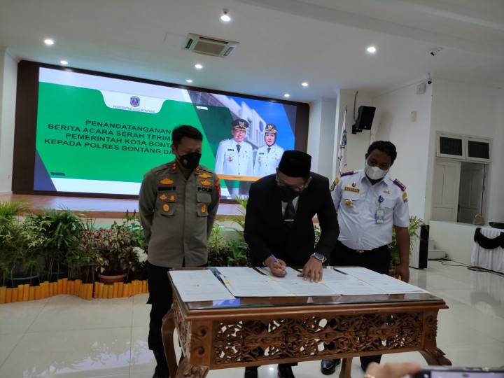 Pemkot Hibahkan Lahan Senilai  Rp 18,7 M untuk Polres dan KSOP
