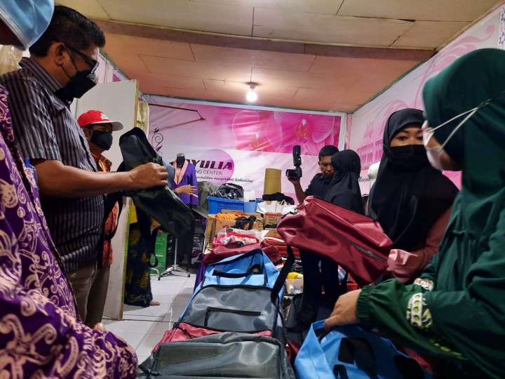 Kreasi Produk Lokal, Warga Bontang Baru Rintis Bisnis Tas Sekolah