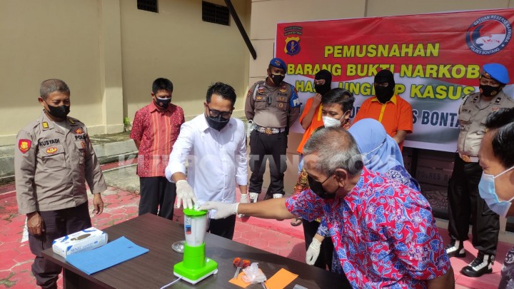Sabu Rp 100 Juta Diblender, Hasil Tangkapan 1 Bulan