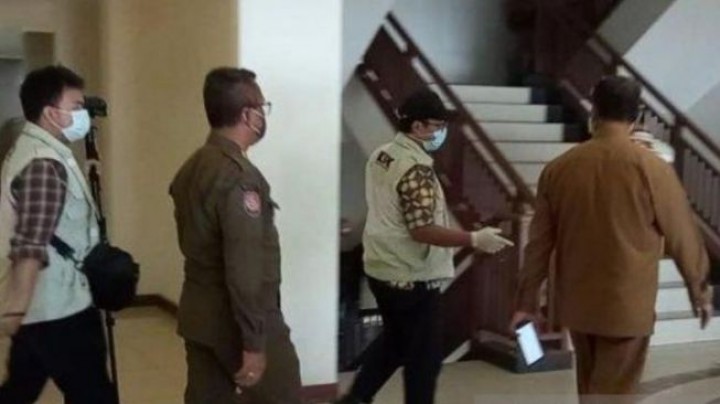 Geledah Paksa Kantor Pemkab PPU,  KPK Bawa 2 Koper Besar