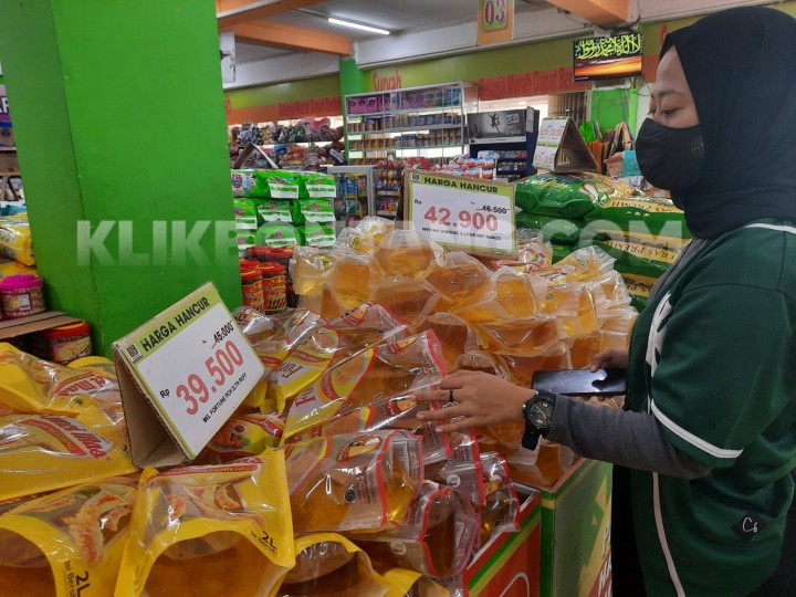 Sebagian Swalayan Masih Jual Minyak Goreng di atas Rp 14 Ribu