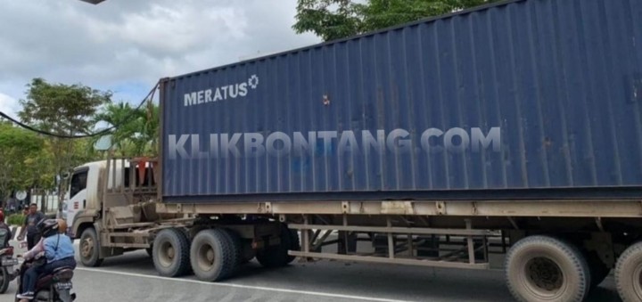Tak Ditilang, Truk Kontainer Pelanggar Jam Operasi Hanya Diberikan Teguran