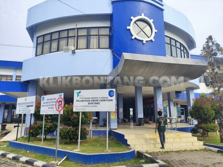 Tersangka Jabat Direktur BUP;  Dinilai Berjasa, Dianggap Politik Balas Budi
