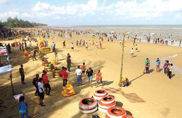 Pengunjung Pantai Manggar Wajib Pakai Pedulilindungi