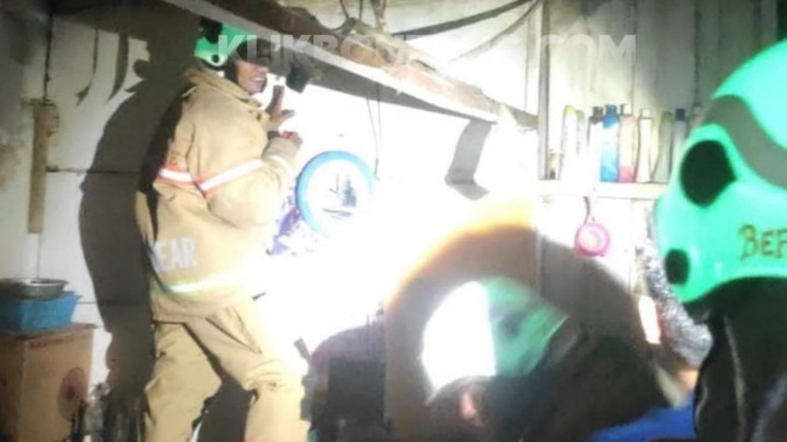  Api Sudah Menjalar ke Plafon Dapur, Rumah di  Berebas Tengah Nyaris Ludes