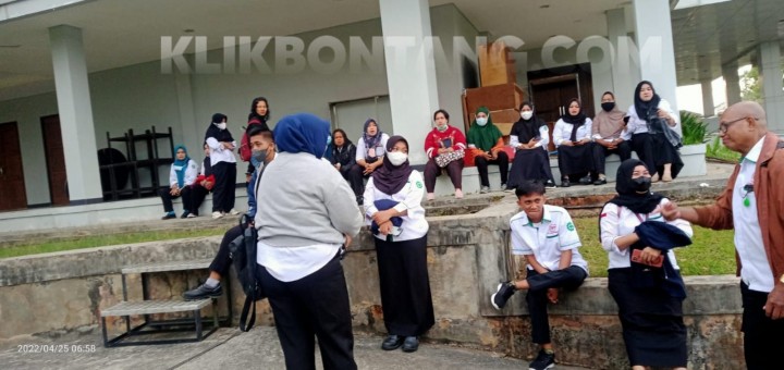 Gaji Menunggak Lagi, Petugas Cleaning Service Pemkot Mogok Kerja