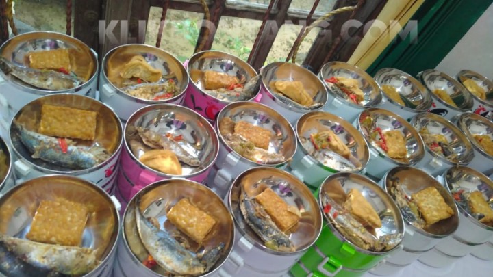 Harga Rp 30 Ribu, Menu Rantang Kasih Ikan dan Tempe Goreng