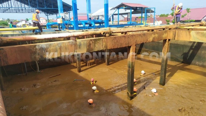 Petugas PDAM Kuras Lumpur 1,5 Meter di WTP, Hubungi Kontak Ini Jika Layanan Air Terganggu