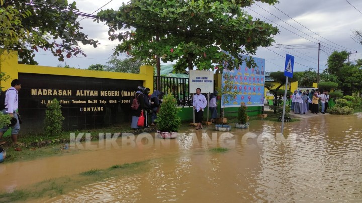 Akses ke 3 Sekolah di Bontang Kuala Terendam Banjir Rob