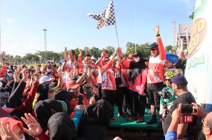 Ikuti Jalan Sehat dan Gowes HUT Ke-76 Bhayangkara, Begini Pesan Basri Rase