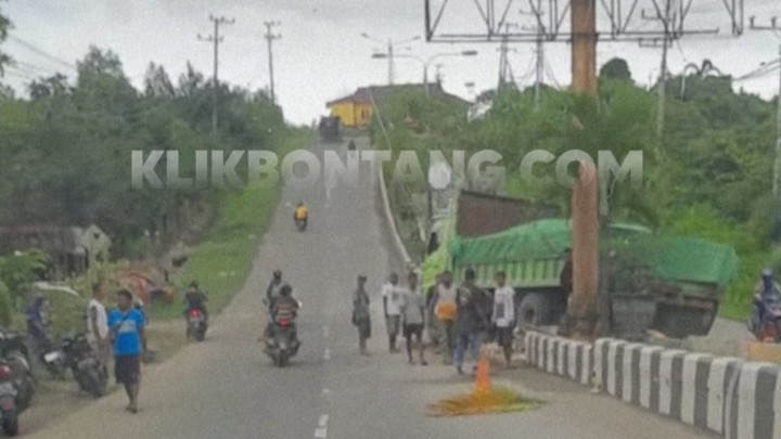 Median Jalan S Parman Hancur Ditabrak Truk, Sopir Dimita Ganti Rugi