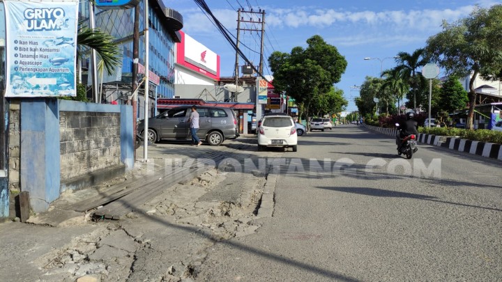 Proyek Perbaikan Drainase dan Trotoar Bontang Baru Mulai Dikerjakan
