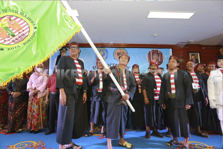 Wali Kota Bontang Kukuhkan Pengurus Kerukunan Keluarga Besar Madura