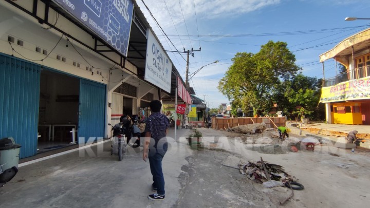 Jalan Parikesit Ditutup, Omzet Pedagang Anjlok 50 Persen