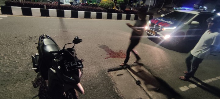 Kecelakaan di Simpang 3 Ramayana, Pemotor Tabrak Pengendara Ibu-ibu