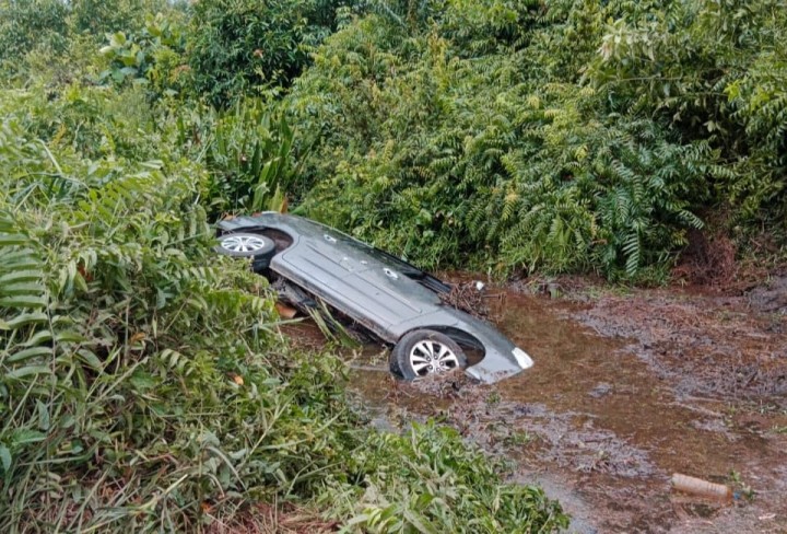 Lakalantas di Jalan Trans Kalimantan, Kepala Kemenag Kaltim dan Istrinya Meninggal 