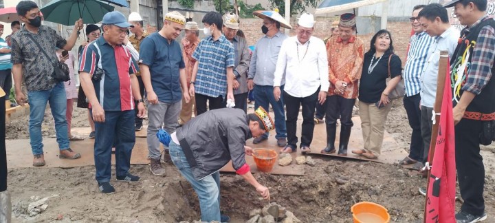 Bangun Sekretariat DAD dan Pasar Khas Dayak Pertama di Kaltim