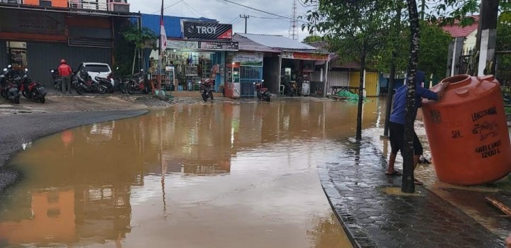 Banjir Datang Lagi, Jalan Imam Bonjol Ditutup Sementara