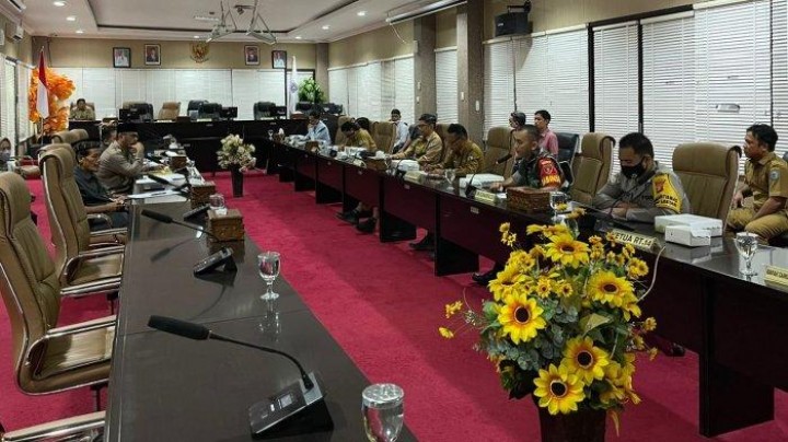 Dewan Mediasi Kasus Lahan Antara Warga dengan PT GPK 