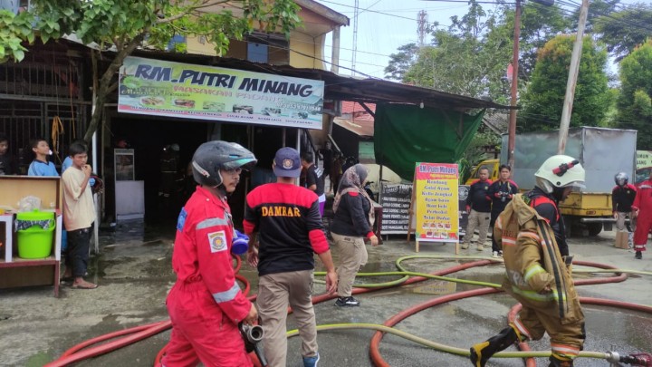 Kebakaran di Bontang Baru, 5 Unit Pemadam Dikerahkan