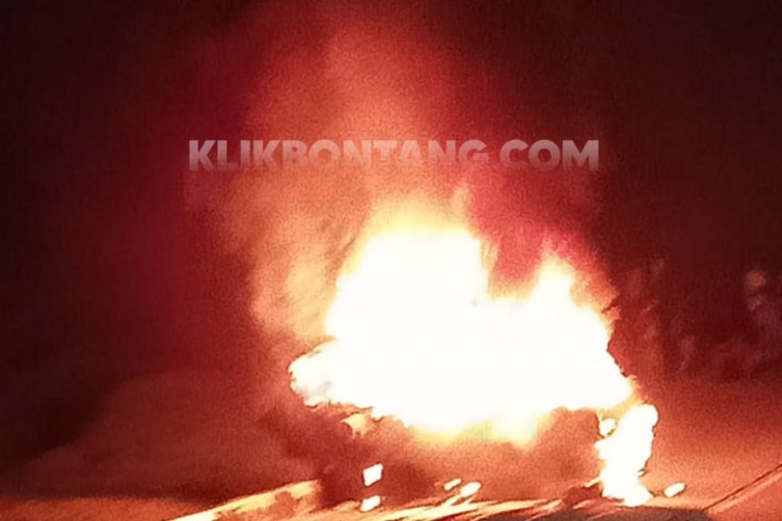 Mobil Pick-up Pengangkut Sayur Ludes Terbakar