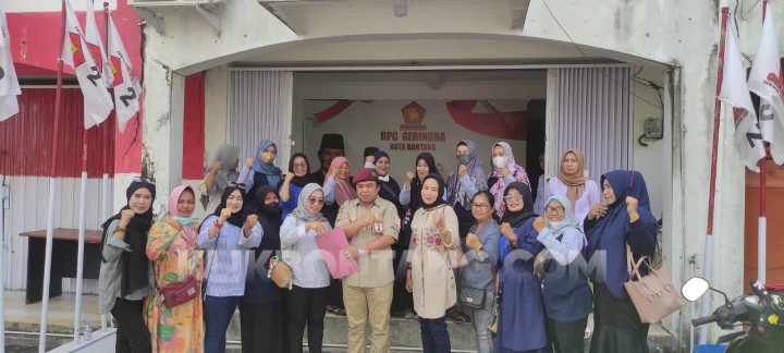 Puluhan Loyalis AH Dampingi Daftar Pileg di Gerindra Bontang