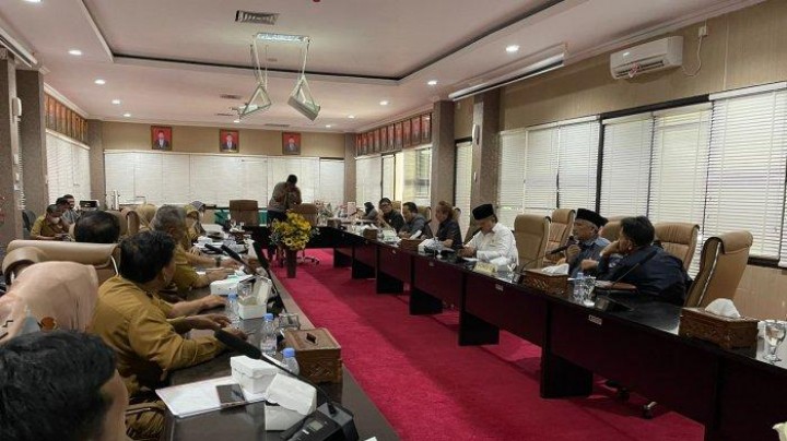 Rustam Minta Pemkot Persuasif Selesaikan Masalah Pedagang di Pasar Citra Mas 