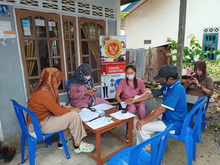Warga Antusias Ikuti Vaksinasi Binda Kaltim di Kelurahan Loktuan